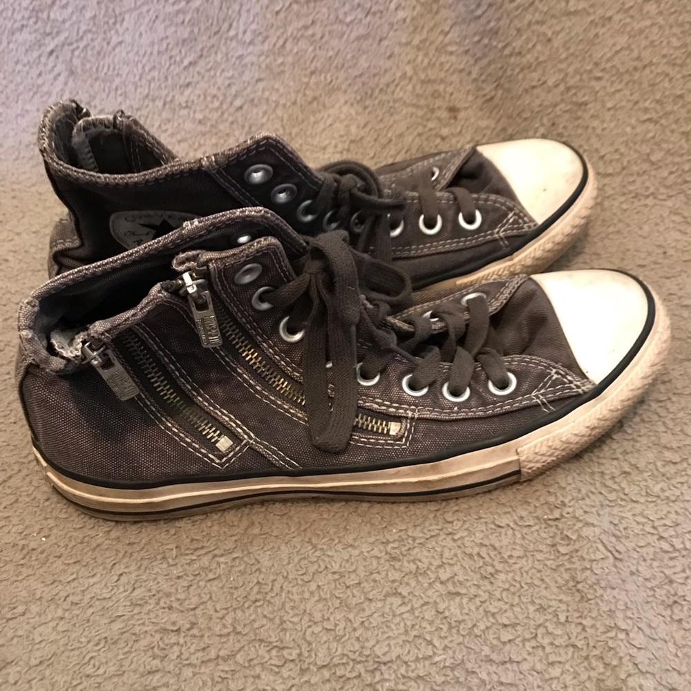 chuck taylor tennis shoes